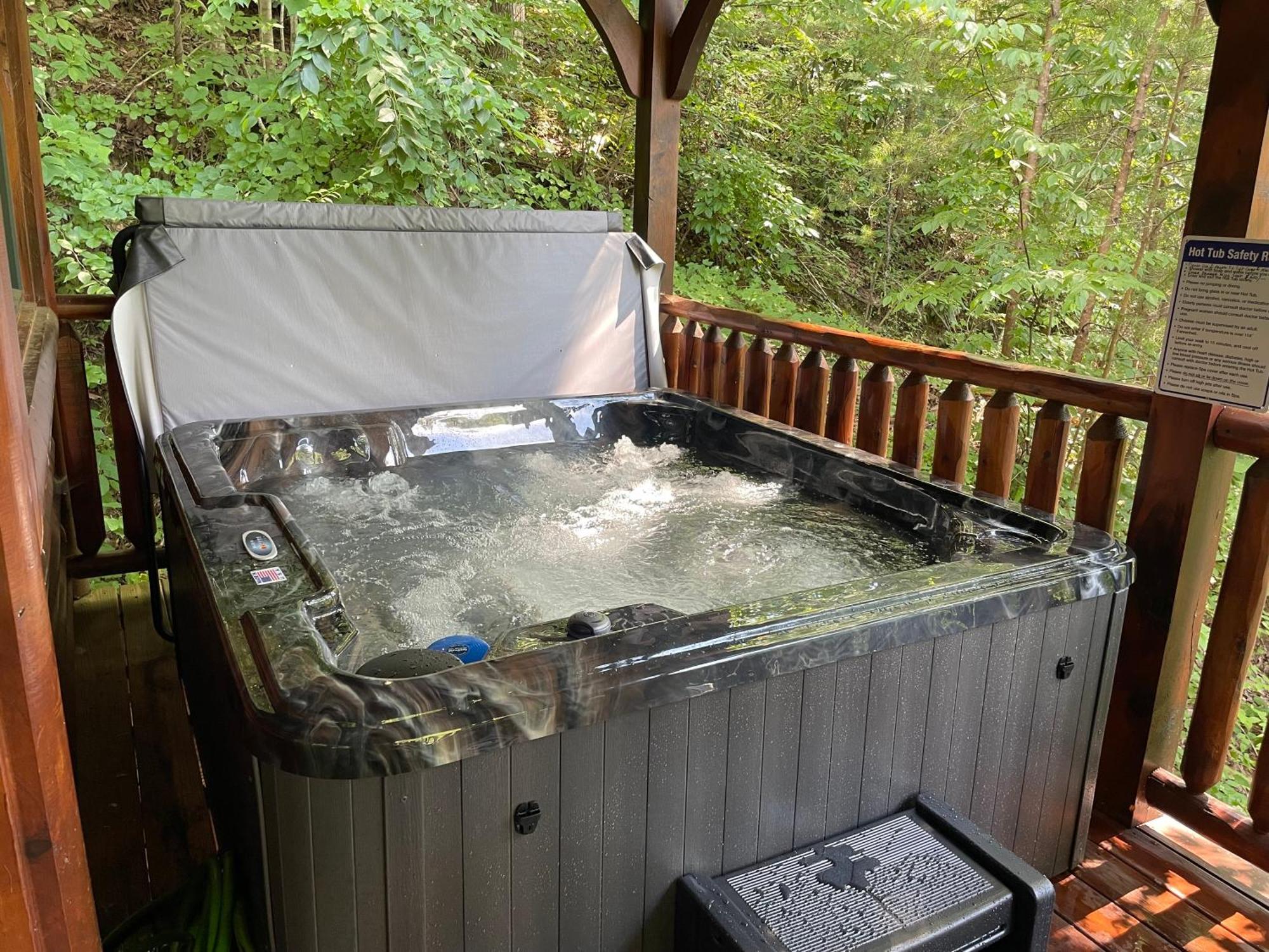 Spacious Resort Log Cabin, Easy Drive, Hot Tub, Arcade Gameroom, Mountain Vibe Gatlinburg Exterior foto